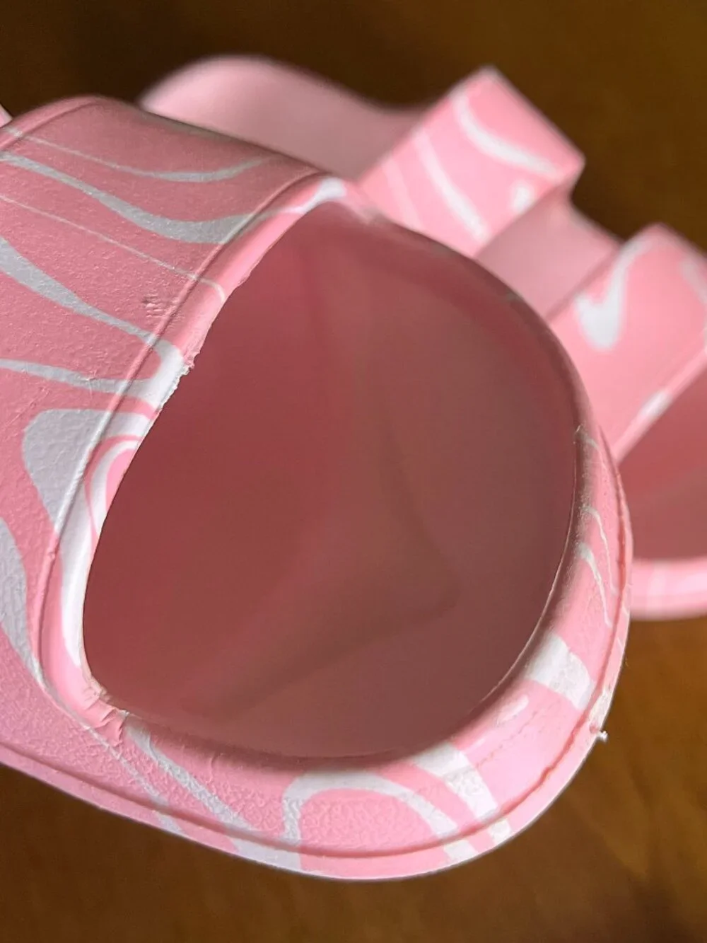 Old Navy pink slide sandals 1/2